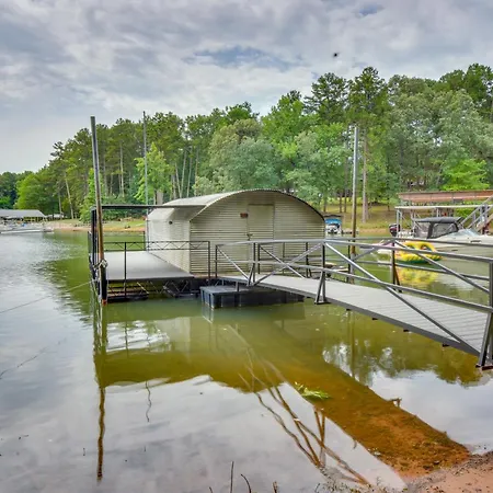 Peaceful Lake Hartwell Hideaway With Boat Dock!